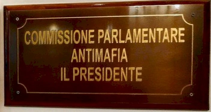 Lettera aperta ai politici italiani che si strappano facilmente le vesti