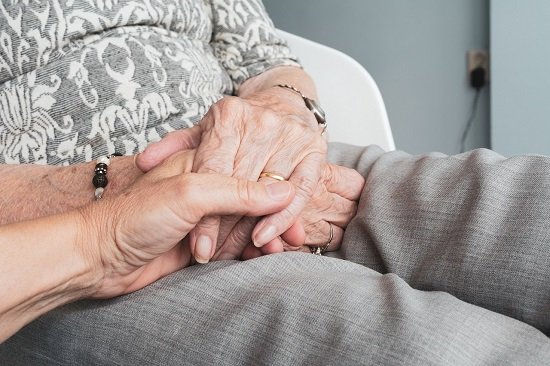 Associazione Familiari Vittime Covid19 dona una borsa di studio per Operatori Socio Sanitari