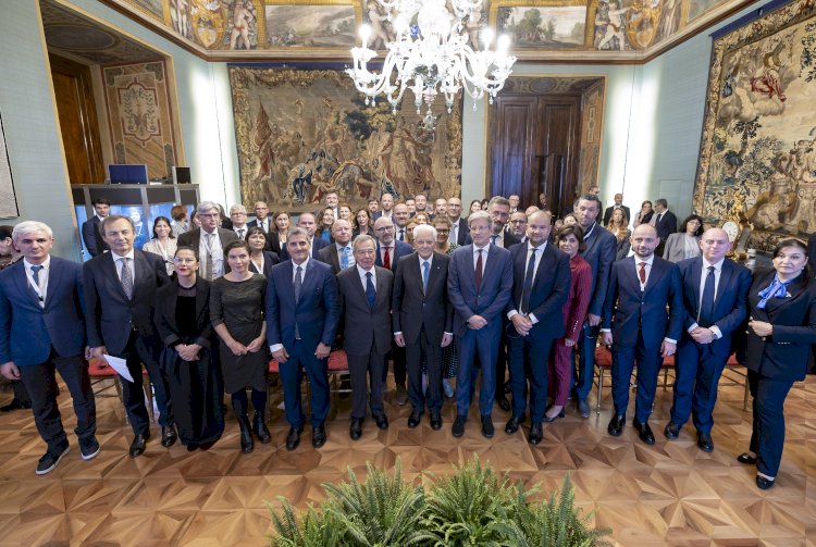 «L’informazione libera, indipendente, plurale è un diritto dei cittadini; è per tutti un dovere esigerla. È l’antidoto per contrastare fenomeni manipolativi.»