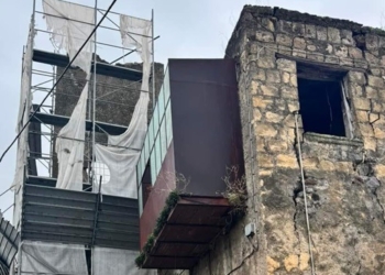 Struttura pericolosa in Via Micco a Somma Vesuviana. Ecco la denuncia social: «ma perché non si interviene nella messa in sicurezza dell’immobile?»