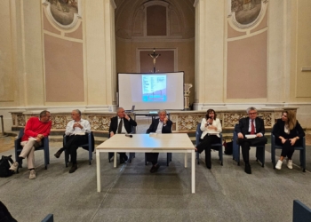 Il vento tra le mani: il libro-denuncia sul Sindaco Pescatore scuote Napoli e l’Italia