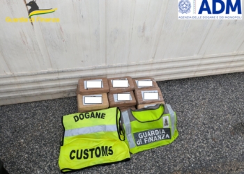 Sequestro di droga e arresti al porto