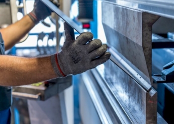 «Bisogna bloccare la produzione per due settimane»