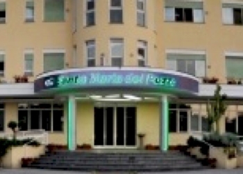 La Clinica contesta la testimonianza