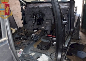 Polizia scopre deposito di auto rubate