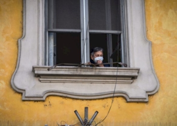 «Per diminuire le morti ora si spostano gli anziani in ospedale»