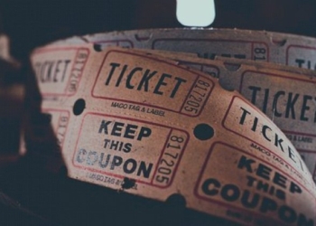 Cinema e teatri, arrivano le riaperture tra perplessità e incertezza