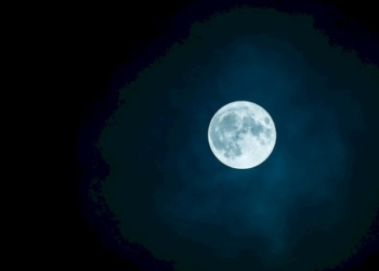 Guardo la luna