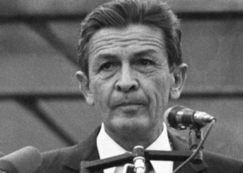 No alla piazza Almirante/Enrico BERLINGUER a Terracina