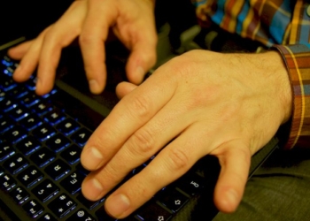 Un soggetto agli arresti domiciliari può utilizzare Facebook?