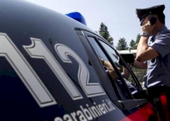 Ladro sorpreso dai Carabinieri mentre fugge con la refurtiva