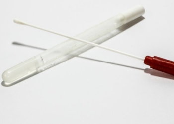 «Hanno fatto a mia figlia il tampone tre giorni fa. Ancora non sappiamo l’esito»