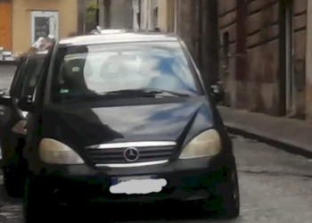 La Mercedes senza copertura assicurativa che circola indisturbata per Somma Vesuviana