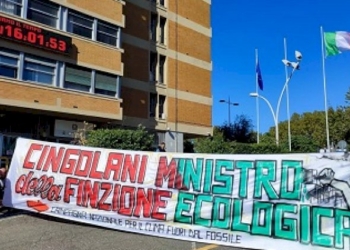 La finzione del palazzo e le lotte per la vera transizione ecologica