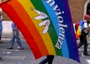 «Meno armi più salute, ridurre drasticamente le spese militari»