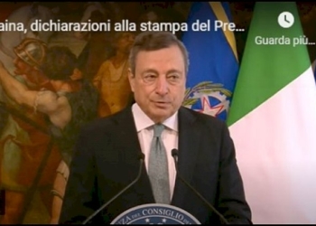 Invasione dell’Ucraina, Draghi avvisa Putin: «Ritiri le truppe»