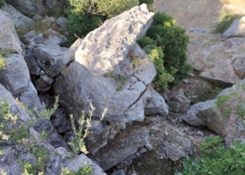 Grotta Paglicci, il noto sito paleolitico italiano ubicato in Puglia rischia di crollare per cedimenti strutturali della parete esterna