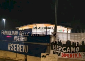 La reazione dei familiari: «Fontana, non sei il benvenuto»