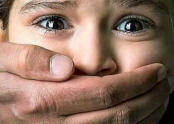 Violentata sin da bambina le hanno impedito di rivelare gli alti ambienti degli abusi pedocriminali