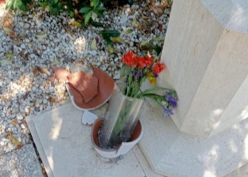 Profanata la tomba di Berlinguer