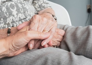 Associazione Familiari Vittime Covid19 dona una borsa di studio per Operatori Socio Sanitari