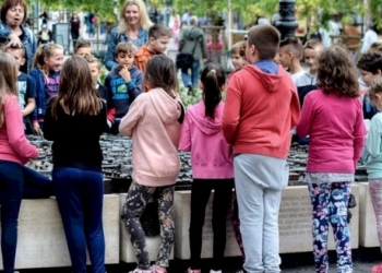 Oggi è quasi del tutto obsoleto, in modo particolare tra i politici e i giornalisti