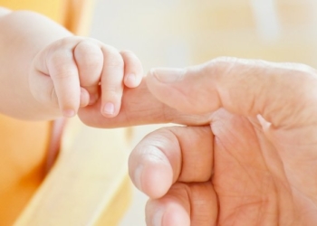 «La madre ha il diritto di non essere nominata nell’atto di nascita del bambino e di mantenere l’anonimato»