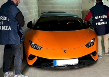 Riciclavano proventi della criminalità organizzata in attività commerciali