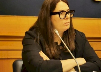 «INTERROGAZIONE AL MINISTRO PIANTEDOSI: RISOLVERE IL MALFUNZIONAMENTO DEI BRACCIALETTI ELETTRONICI»