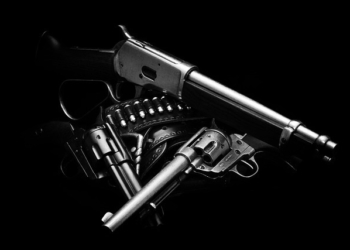 Napoli e le armi clandestine: gli arsenali della camorra sono infiniti