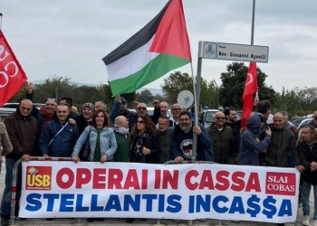 «Stelle cadenti», mobilitazione di Slai Cobas e Usb nello stabilimento Stellantis di Atessa