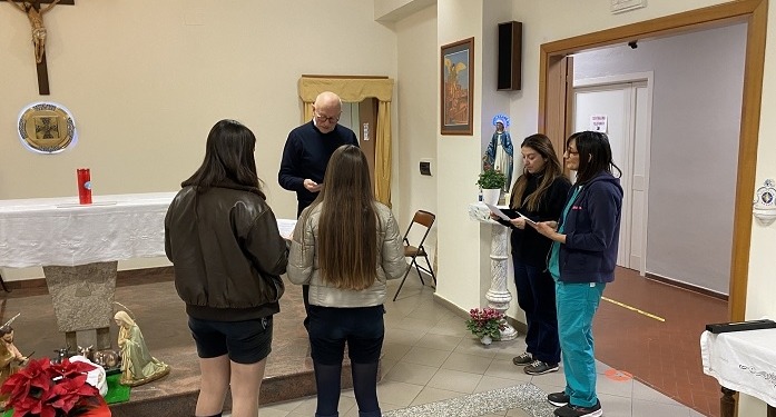 «La solidarietà, l’amore e la comunità possano creare ponti anche nei luoghi più inaspettati»