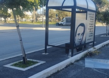 È caduto a terra un altro pannello della pensilina dedicata a don Peppino Diana