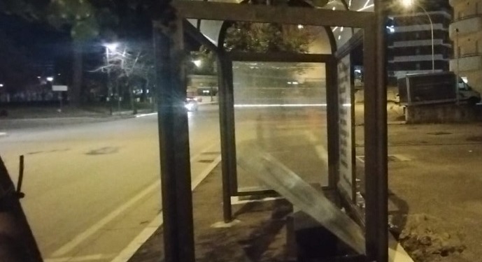 Danneggiata dal maltempo la panchina dedicata a don Peppe Diana