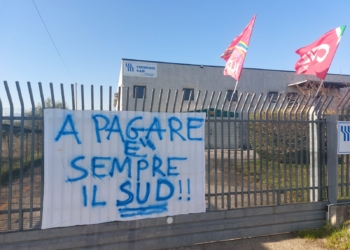 La protesta dei lavoratori di Pozzilli: «A pagare è sempre il Sud»