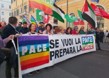 Roma scende in piazza: migliaia contro guerra e riarmo