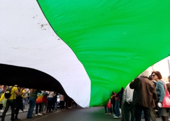 Roma scende in piazza: migliaia contro guerra e riarmo