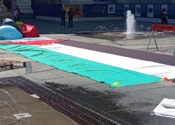 “Non ci spostiamo”: gli studenti presidiano Piazza Castello, Torino diventa voce per la Palestina