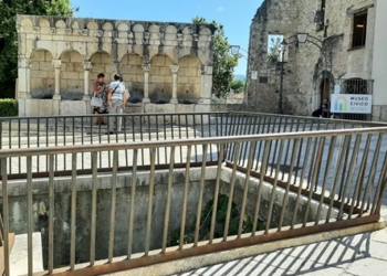 Isernia, città dell’abbandono: le antiche mura ridotte a discarica verde