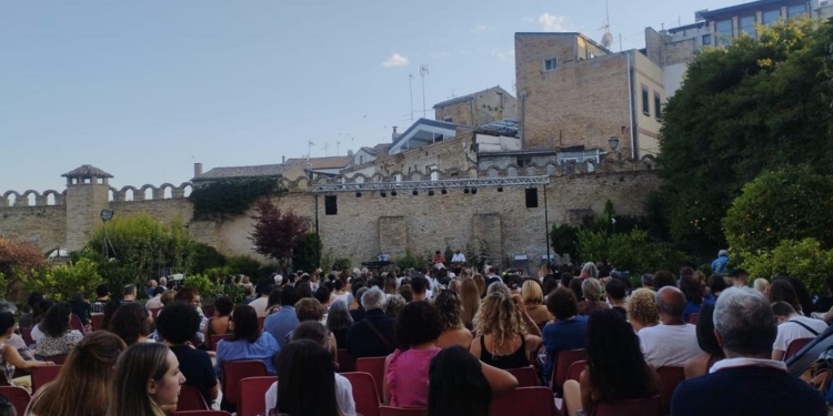 In una calda ed emozionante serata «abbiamo superato alcune barriere insieme»