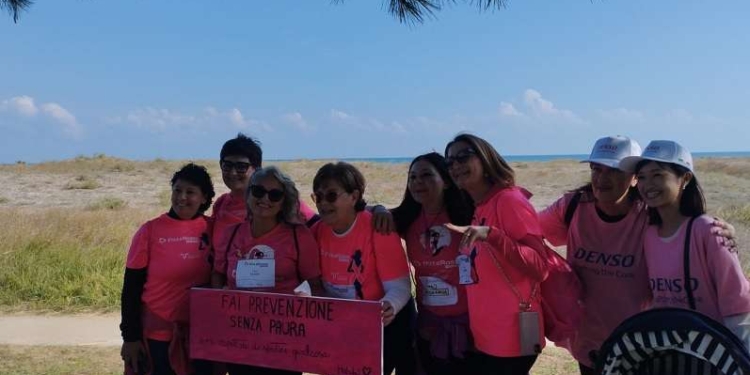Uno straordinario messaggio di solidarietà e umanità, speranza e condivisione dalla Pitta Rosso Pink Parade di Vasto