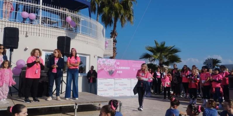 Uno straordinario messaggio di solidarietà e umanità, speranza e condivisione dalla Pitta Rosso Pink Parade di Vasto