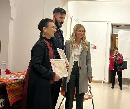 I colori dell’arte femminile illuminano ogni “Ferita”