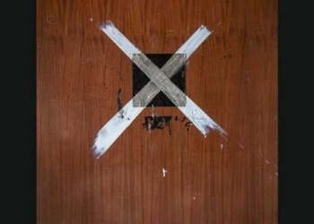 Sentimi, l’ultima chiamata: Luigi Stoisa chiude a Milano con il catrame che “respira”