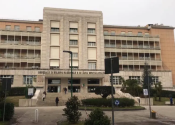 Una città in silenzio, un cuore spezzato