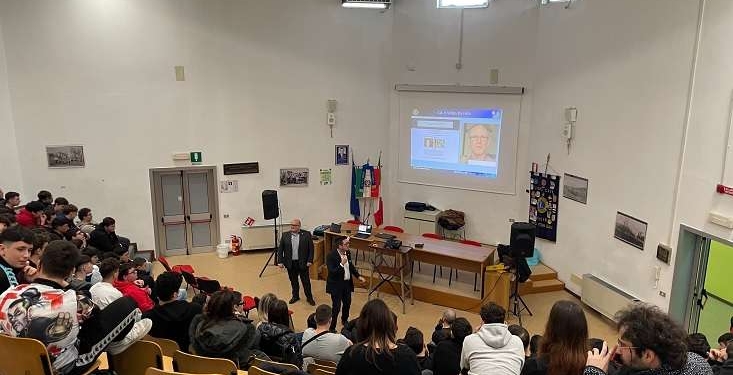 «INTERconNETtiamoci ma con la testa»