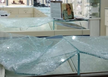 Seconda rapina ad una gioielleria in un centro commerciale in meno di un anno, giorni fa una violenta aggressione