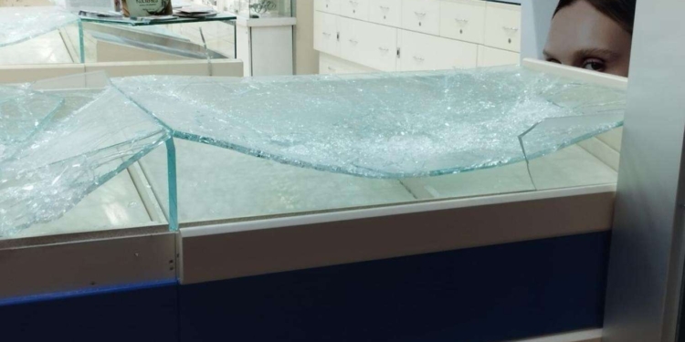 Seconda rapina ad una gioielleria in un centro commerciale in meno di un anno, giorni fa una violenta aggressione