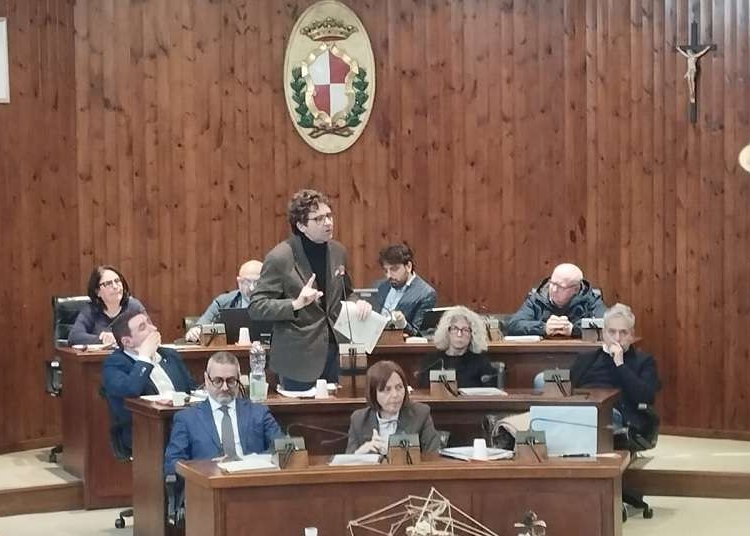 Adozione Piano Demaniale Marittimo, scontro in aula con opposizione e cittadini