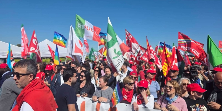 “Sicilia Terra di Pace”. Il corteo a Sigonella contro le guerre